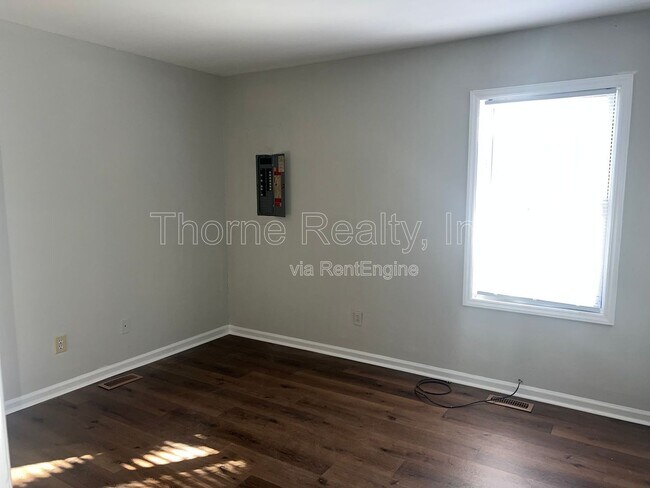 Building Photo - 1704 Charter Dr