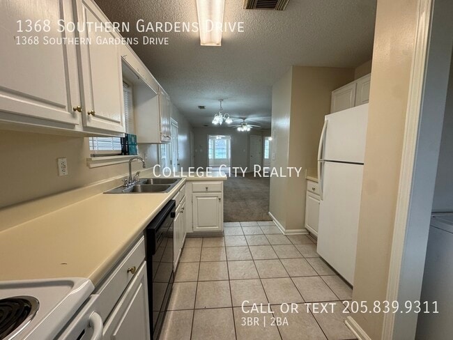 Building Photo - 1368 Southern Gardens Dr