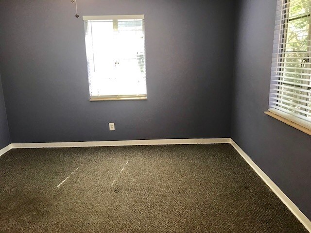 Building Photo - GREAT 3/2/1 SINGLE FAMILY HOME MINUTES TO ...
