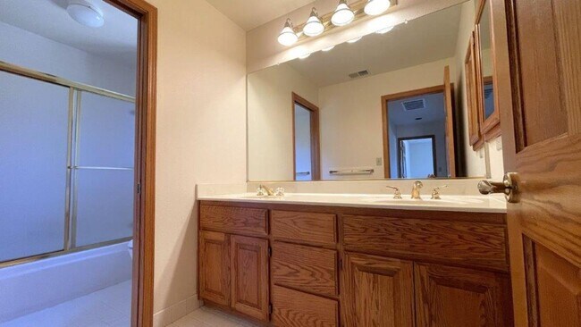 Building Photo - Walnut Creek Northgate neighborhood! Beaut...