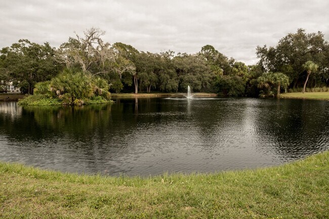 Building Photo - Bayou Oaks-Summer Lakes