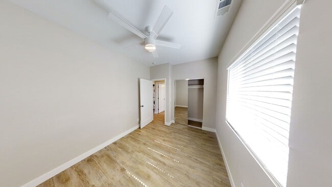 Building Photo - 4BD/2BA, Spacious Yard  (Lease out, pendin...