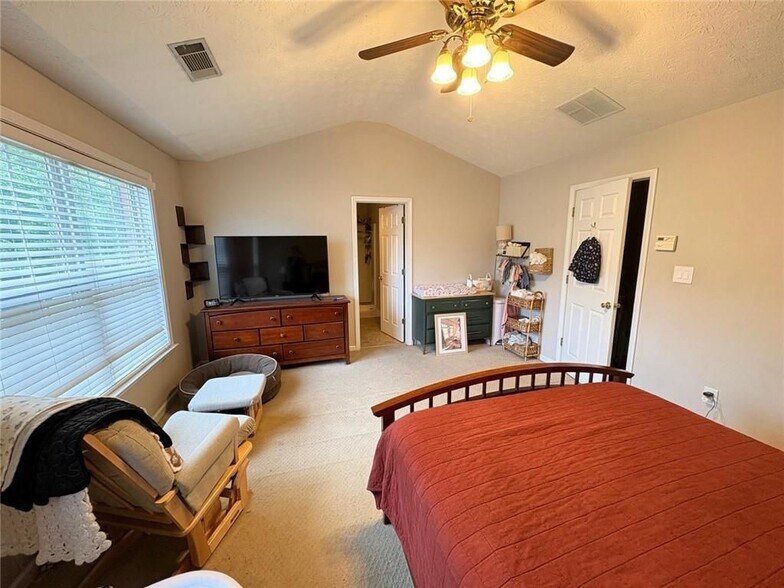Building Photo - 3082 Kentmere Dr