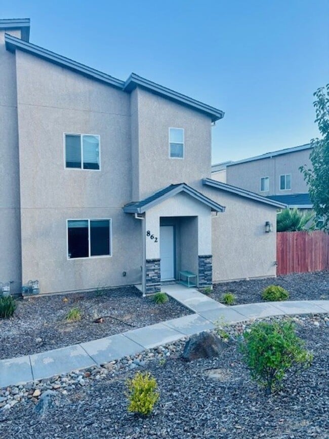 Building Photo - 862 Congaree Ln
