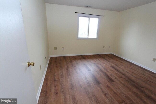 Building Photo - 5012 Ravens Crest Dr