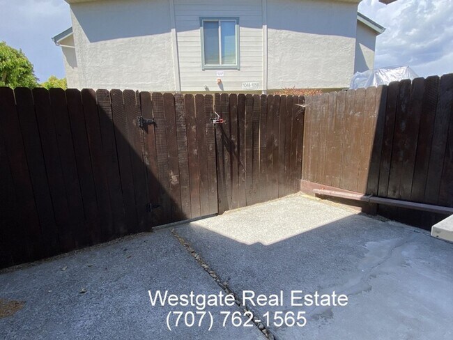 Building Photo - 1016 Eleanor Ave