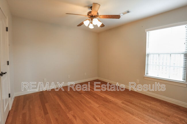 Building Photo - 3505 SW Cranbrook Ave