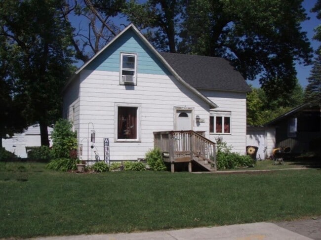 Building Photo - 233 N 2nd Ave E