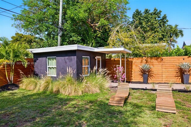 Building Photo - 1363 Biarritz Dr