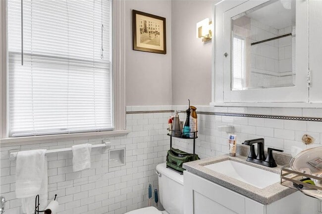 Building Photo - Awesome 2 BR/1 BA Single-Family Home in Ro...