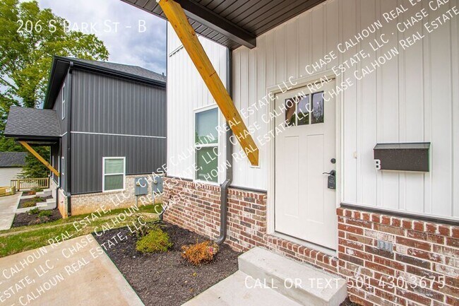 Building Photo - 206 S Park St