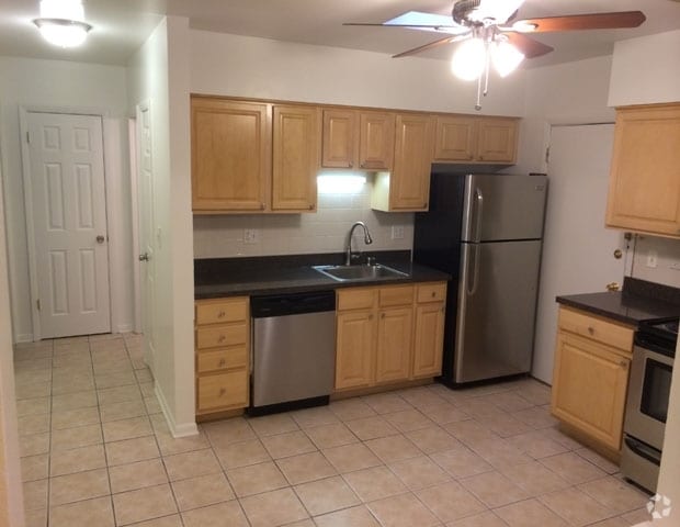 Kitchen - 175 N Kenilworth Apartments