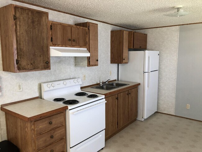Building Photo - 8104 Old Spanish Trail