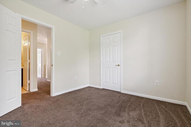 Building Photo - 6178 Oaklawn Ln