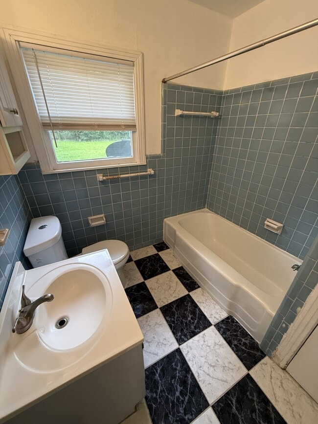 Building Photo - 3825 Hyde Park Row