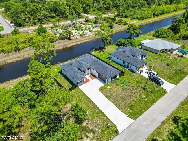 Building Photo - 1229 Augusta St E