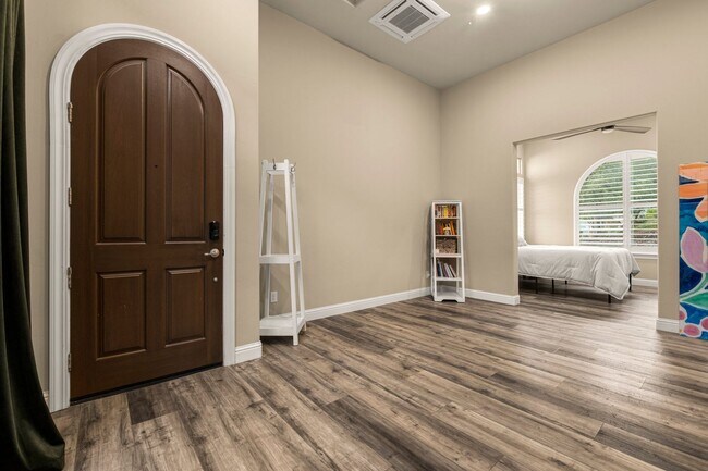 Building Photo - 4001 Reni Ct
