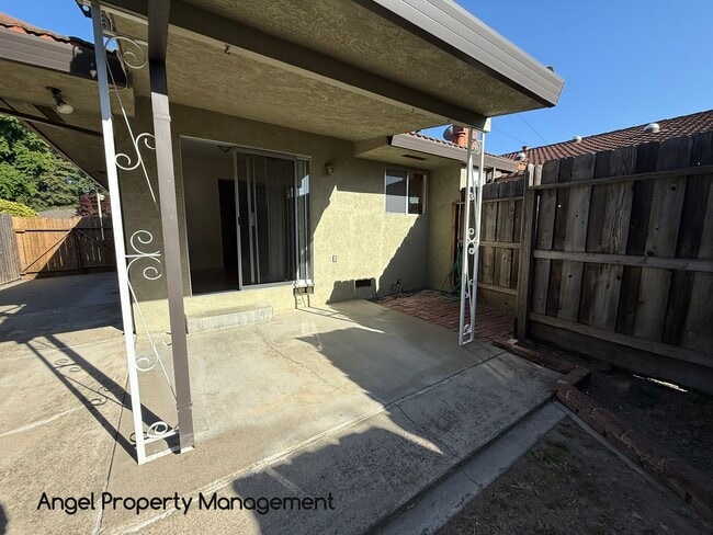 Building Photo - 7130 Reichmuth Way