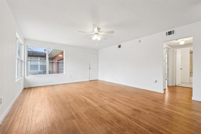 Building Photo - 4302 Harmon Ave