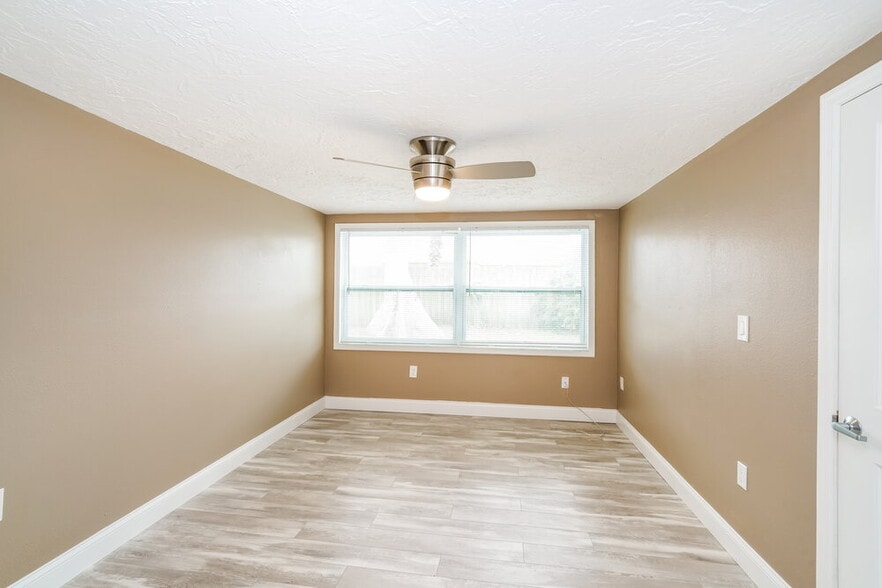 Building Photo - 4045 Grayton Dr