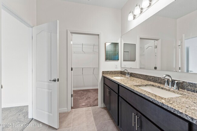 Building Photo - 1037 Canfield Cir