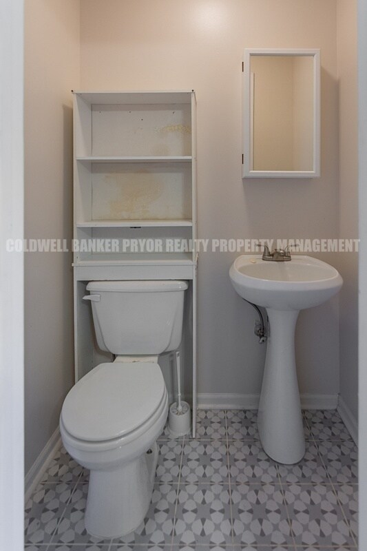 Building Photo - 531 Indian Hills Dr