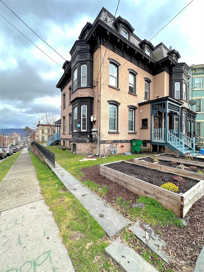 Building Photo - 56 Dubois St