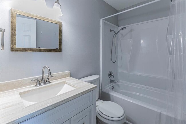 Building Photo - 9411 Valley Moss