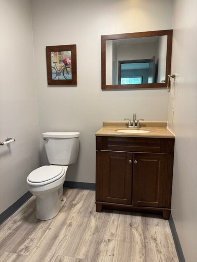 Building Photo - LEXINGTON - 3 Bedroom, 1 1/2 Bath Duplex Move-In Ready!