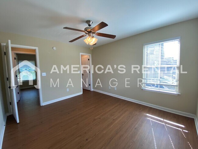 Building Photo - 133 The Heights Dr