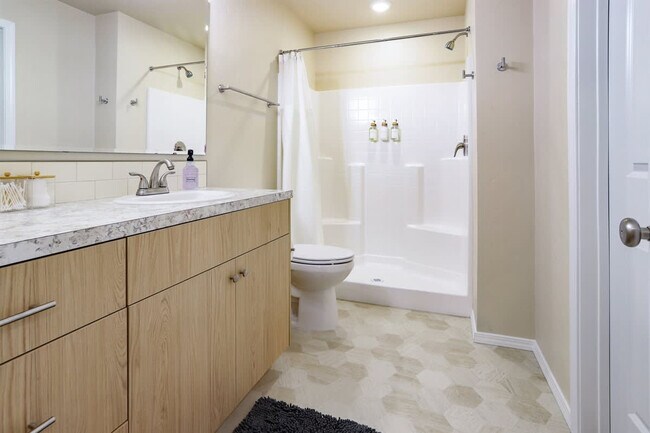 Building Photo - 717 E Elgin St