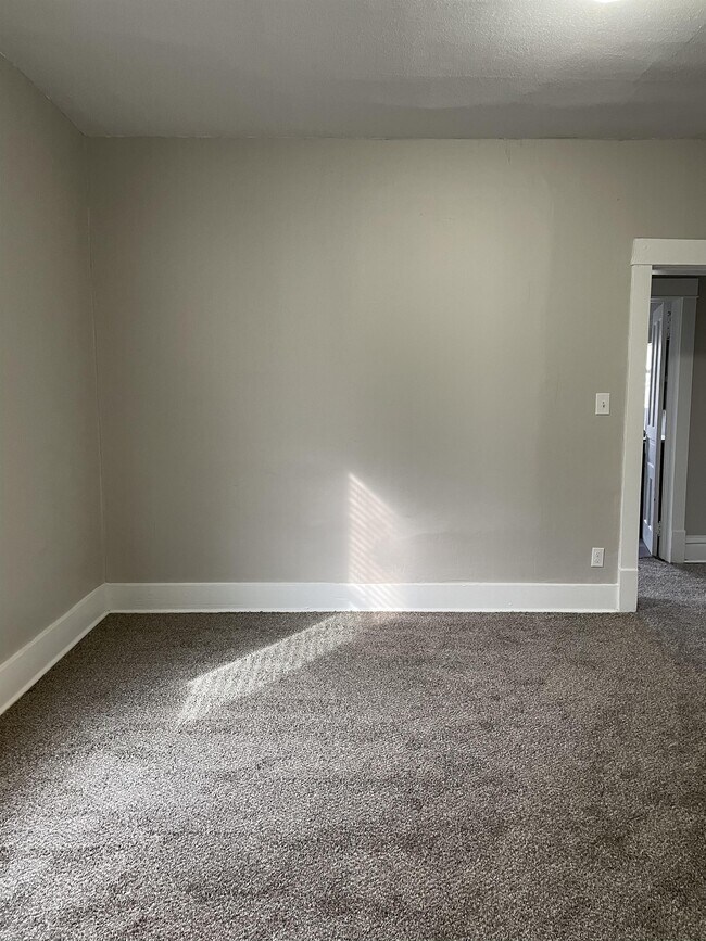 Building Photo - 651 Caledonia Pl