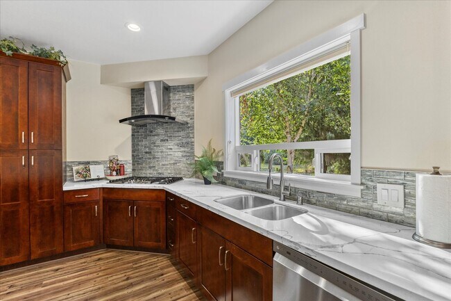 KITCHEN IN GREAT RM - 323 3rd Pl NW