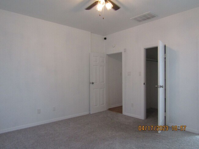 Building Photo - 4104 SW Wendy Dr
