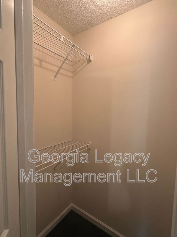 Building Photo - 24 Southern Oaks Dr