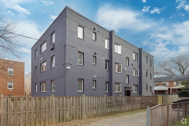Front - 1907 18th Street SE