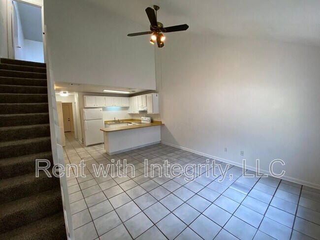 Building Photo - 1242 High Rd