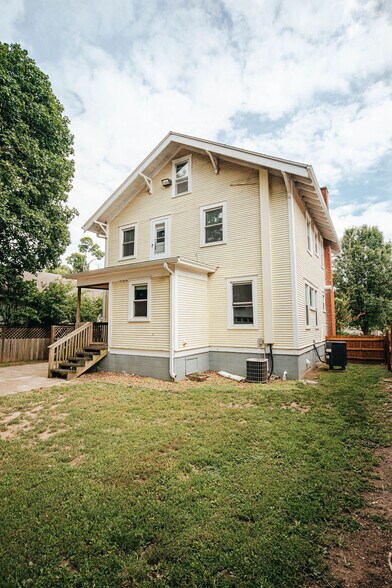 Building Photo - 1335 E Cherry St