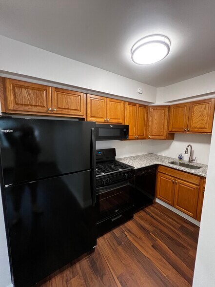 Kitchen - 50 Thomas Rd