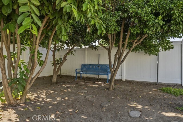 Building Photo - 8440 Oakdale Ave