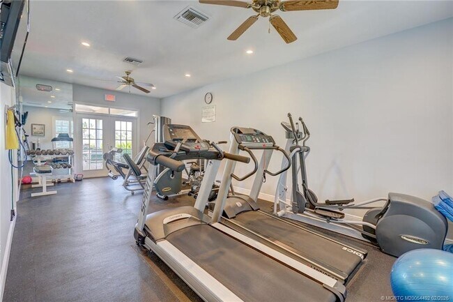 Building Photo - 5750 NE Island Cove Way