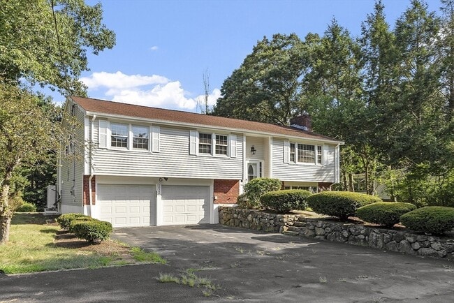 Building Photo - 1022 Pleasant St