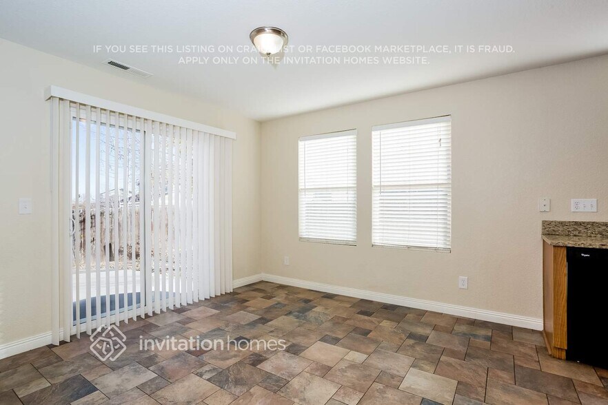 Building Photo - 729 Canyon Ln