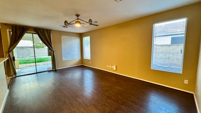 Building Photo - 1362 W. Roadrunner Dr.