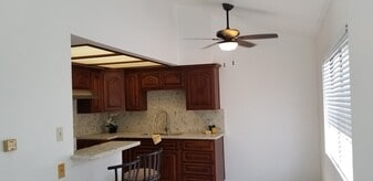 Building Photo - 1438 E 8th St