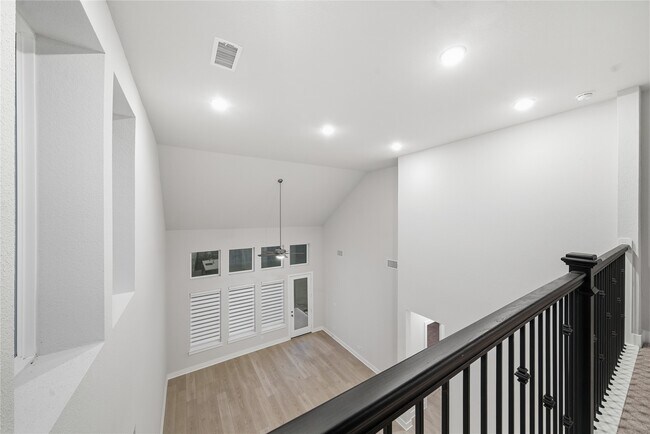 Building Photo - 31719 Hatcher Grv Ln