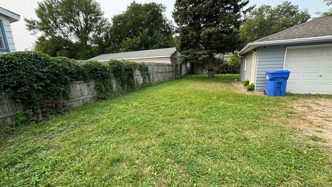 Building Photo - 4 Bed 2 Bath Home - North Fargo