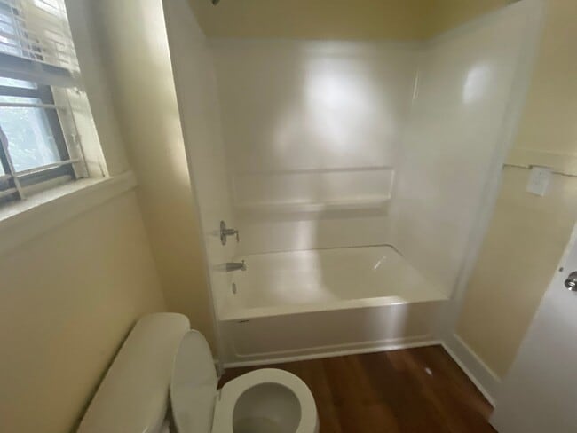 Building Photo - One Bedroom - Great Location