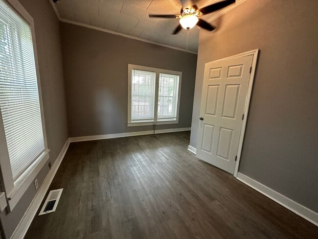 Building Photo - 213 E Main St