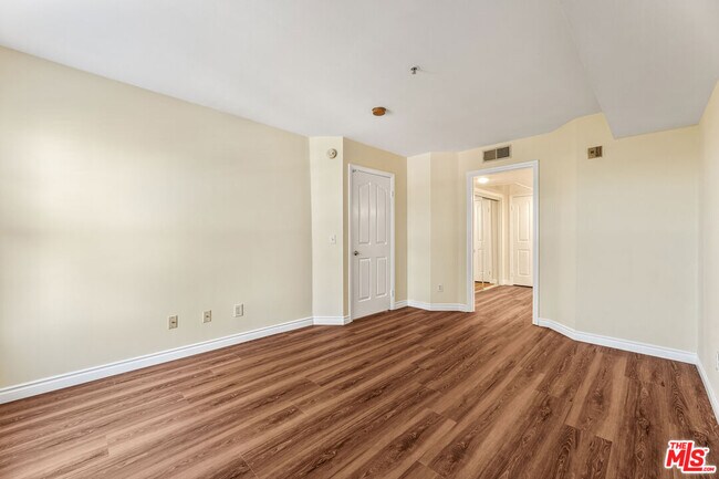 Building Photo - 4755 Templeton St